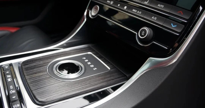 Jaguar XF cena 79900 przebieg: 115000, rok produkcji 2016 z Siemiatycze małe 301